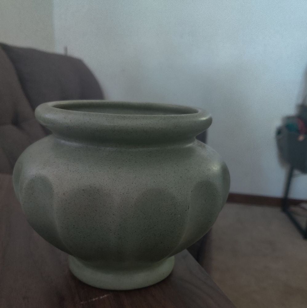 Haegar USA Patent Design #195-034 MCM Avocado urn/vase